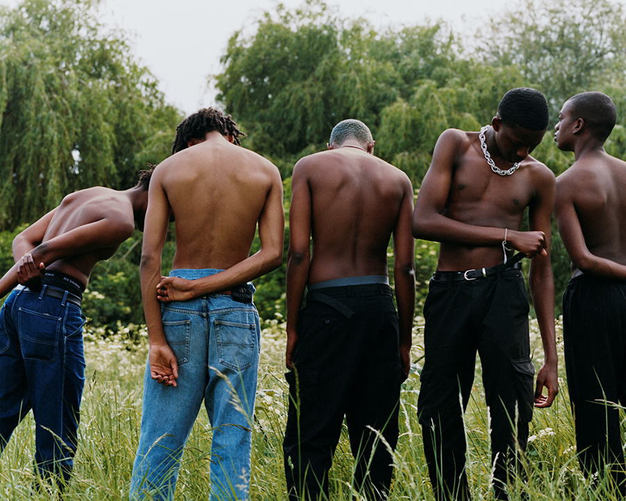 2）泰勒·米切爾，沃爾瑟姆斯托的男孩們， 2018年，?Tyler Mitchell, 由藝術(shù)家和紐約Jack Shainman畫廊提供.jpg