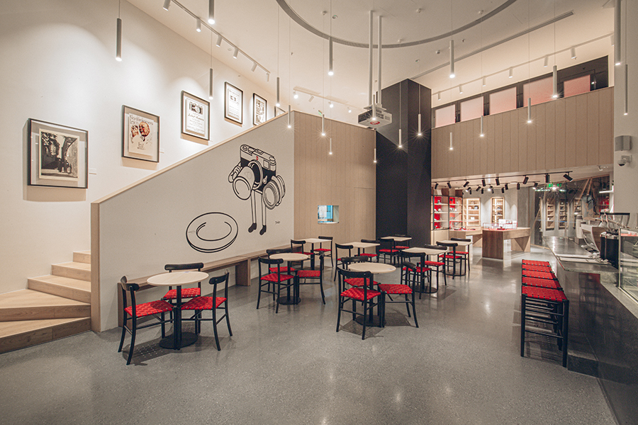 Cafe Leitz內(nèi)部全景.jpg