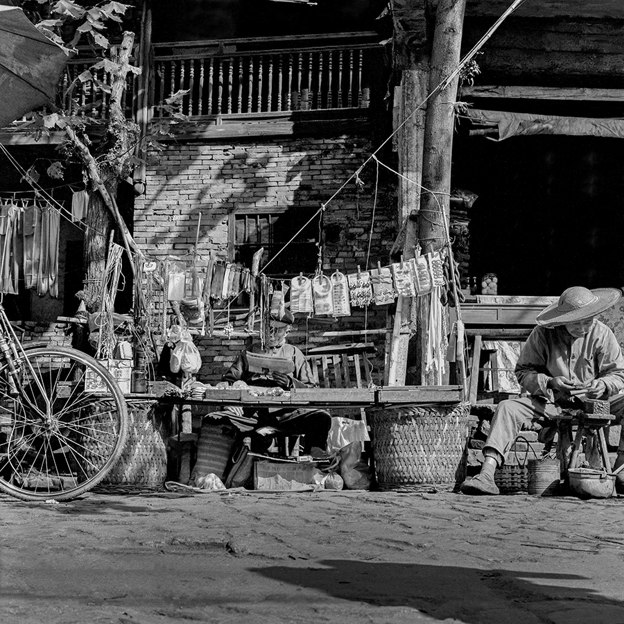 004上街設(shè)攤1981年于稠城鎮(zhèn)湖清門19810007-1.jpg