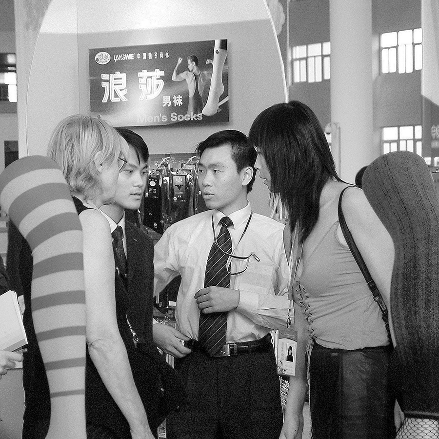 016#義烏首家獲馳名商標-浪莎襪業(yè)拍于2003年浪莎襪業(yè)展區(qū)20030219-26.jpg