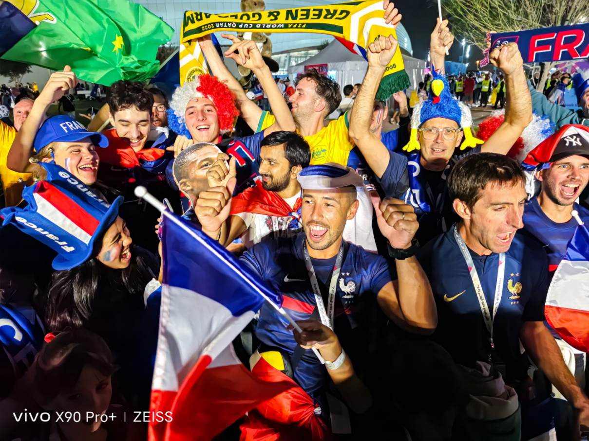 【vivo新聞】vivo與FIFA聯(lián)合打造世界杯決賽冠軍加冕時刻1300 拷貝.jpg