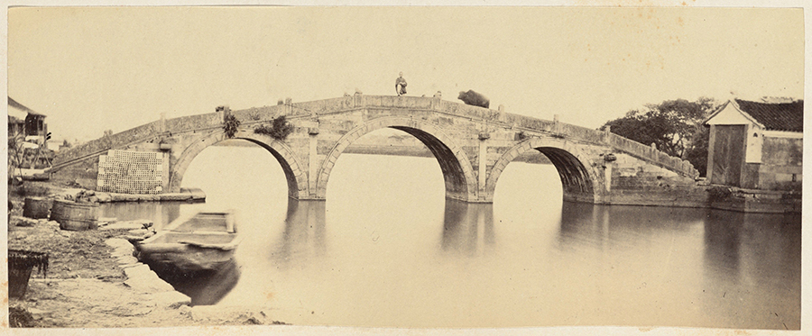 20230110_1673317359920192.jpg 圖1 運(yùn)河上的橋 寧波附近1878-1880年 杜德維 攝.jpg