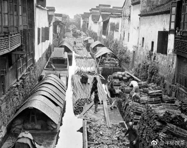 圖5 大運(yùn)河里滿載木材的的船只，1918年。西德尼?戴維?甘博.jpg