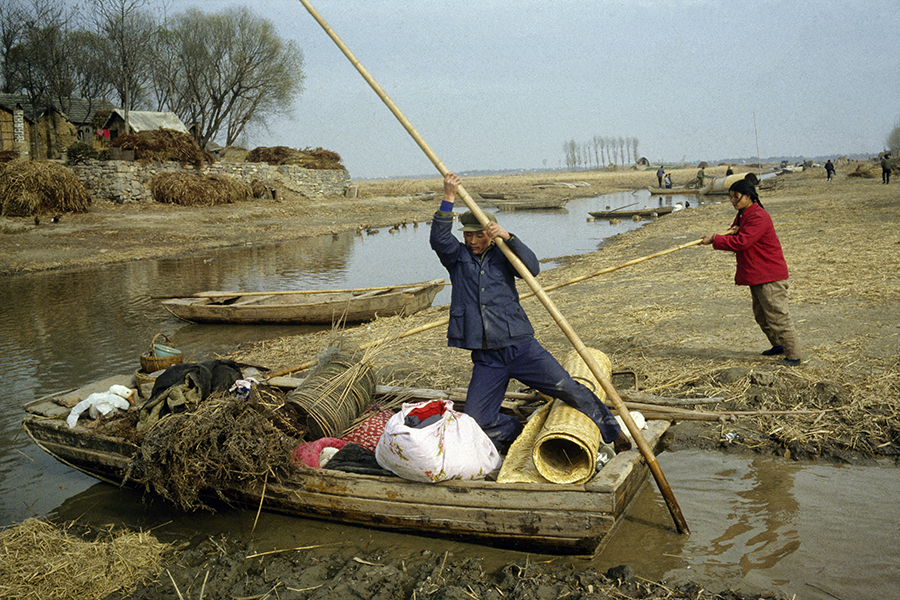 山東省 微山縣 串親戚的漁家（1982年）.jpg