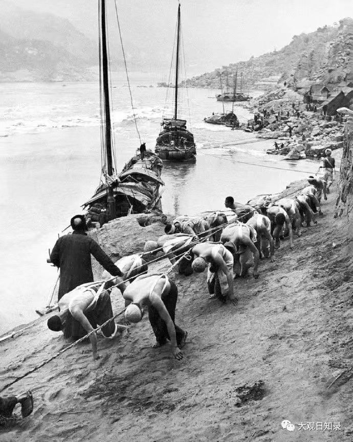 西陵峽新灘南岸纖夫（1946年）.jpg