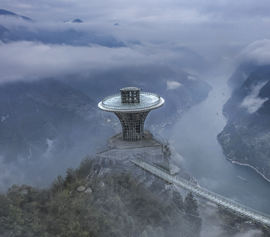 藝術(shù)類（組照10-2）-《三峽新風(fēng)景》-巫峽觀景臺 (巴東大面山風(fēng)景區(qū)）.jpg