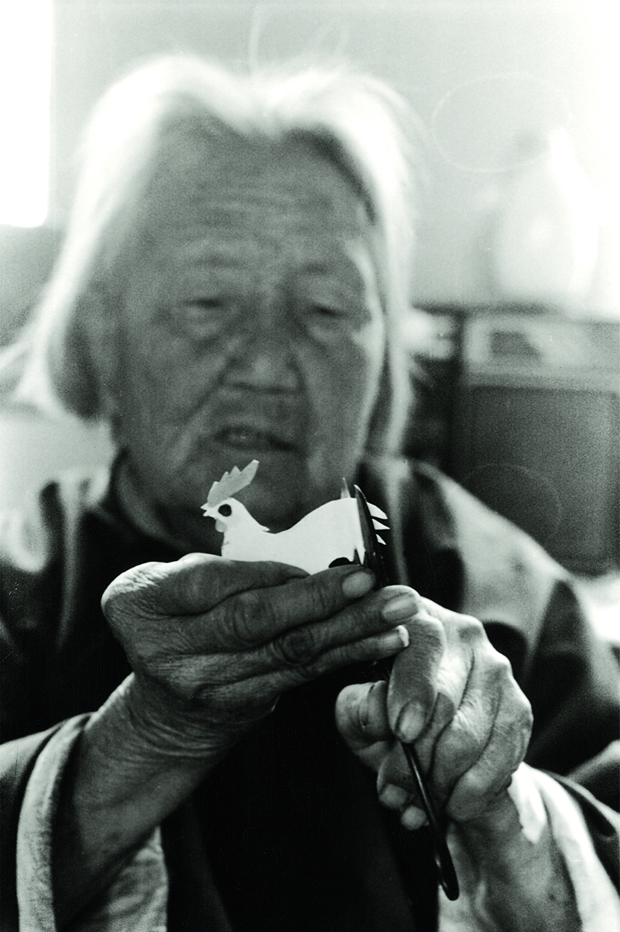 1990《剪紙的母親》.jpg
