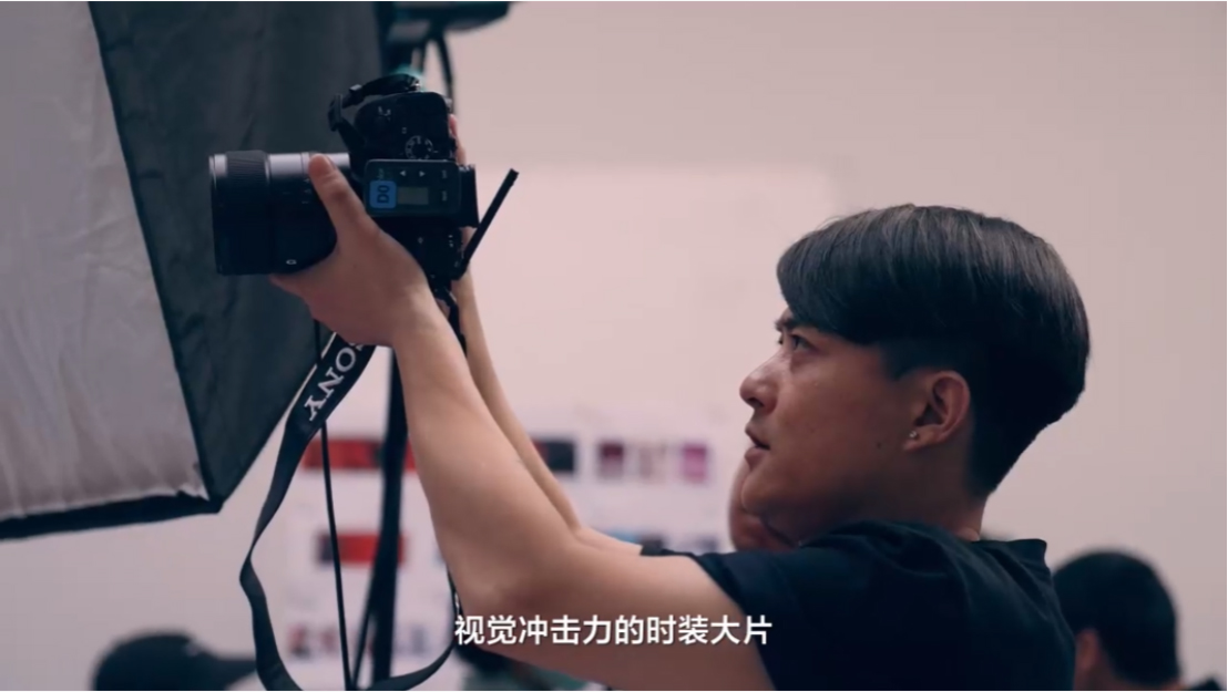 “享受創(chuàng)作，專(zhuān)注拍攝” 時(shí)尚攝影師為什么選擇索尼A7RM52070 拷貝.jpg