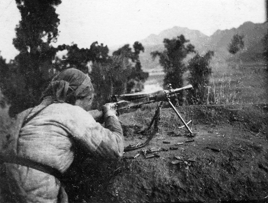林泉戰(zhàn)斗中的機(jī)槍陣地，1943年.jpg