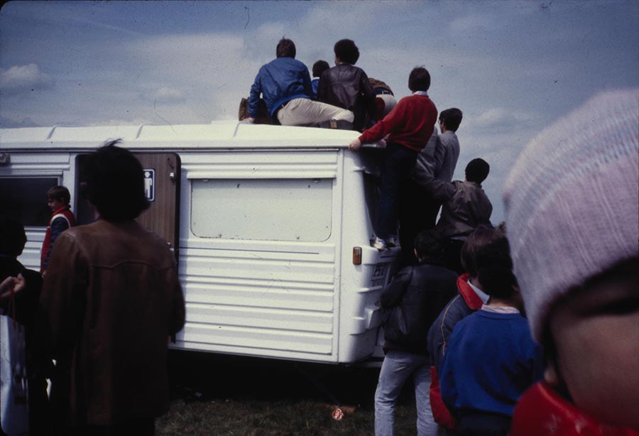 16.車頂人群（巴黎市郊）paris-1981.jpg